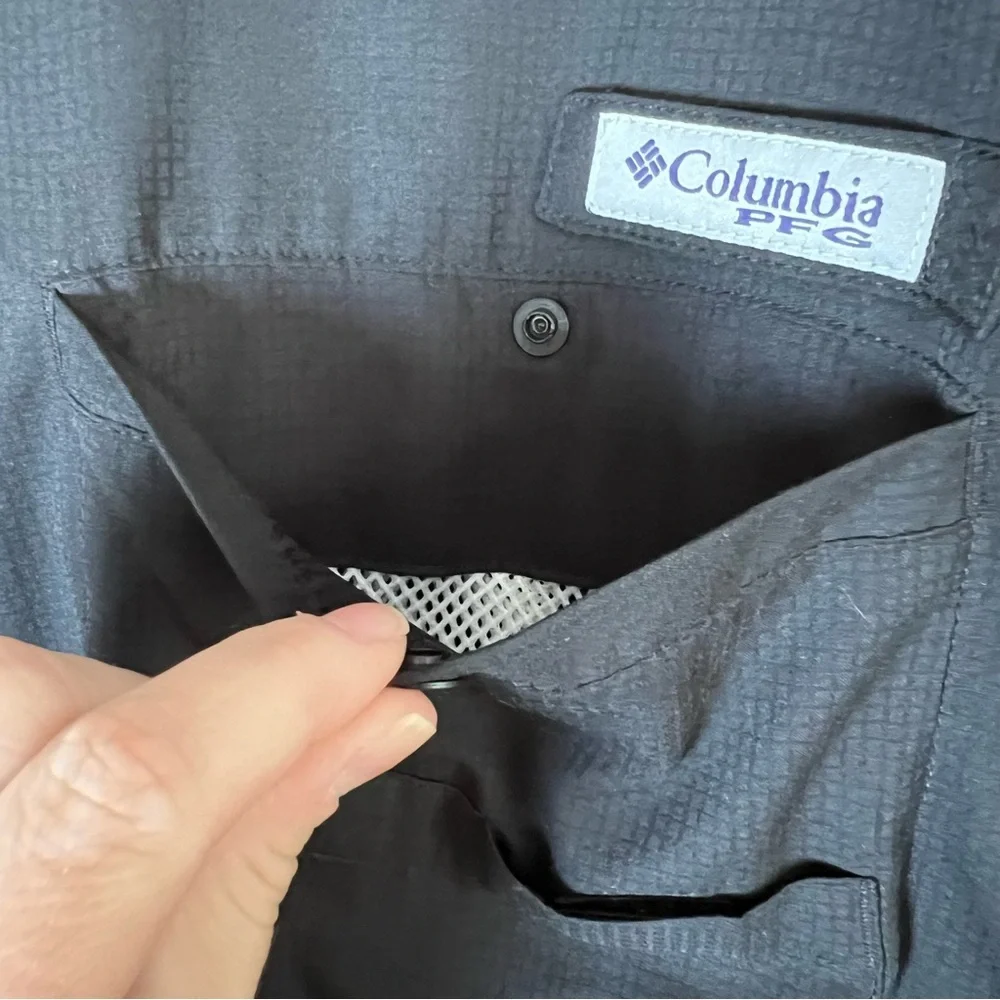 Columbia Men's Black Casual Button Down Shirt - Picture 9 of 14